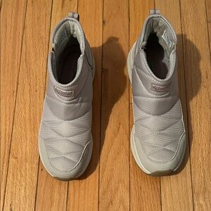 Skechers Quilted Gray Ankle Booties